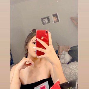 Meet your Posher, Olivia